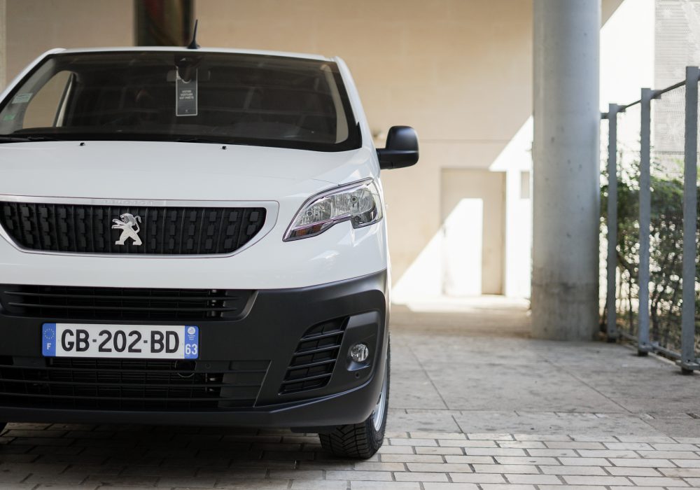 PEUGEOT E-Expert & Expert : le fourgon utilitaire électrique ou diesel